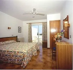 Hostal De La Caravel.La Cala d'Or  Hostel
