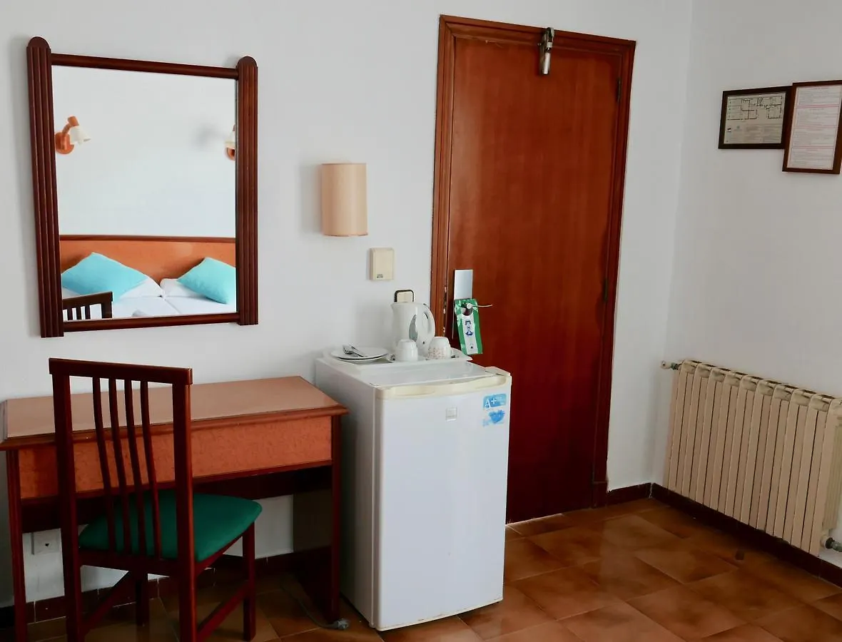 Hostal De La Caravel.La Cala D´Or 0*,